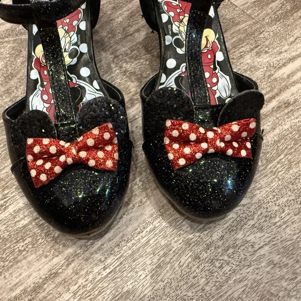 Minnie Mouse Black Glitter dress shoes with Red Polka Dot Bow/girls size 13
